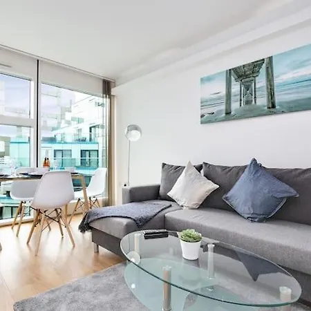 Pluxa Azure Cubic - Azure Cityview, Corporate Welcome Apartment